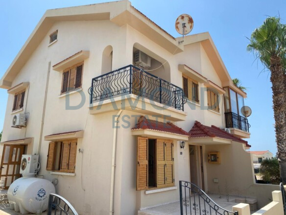 İskele Bahçeler Bölgesinde Eşyasız Kiralık 3+1 İkiz Villa